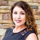 Stacey Harvey headshot